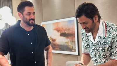 Salman Khan posed with MS Dhoni on his birthday. Salman Khan posed with MS Dhoni on his birthday.
