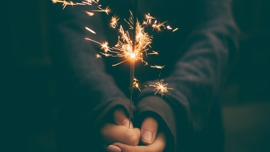 Chicago dad tragically dies after firework explodes in his hand, causing head injury (Pixabay - representational image) Chicago dad tragically dies after firework explodes in his hand, causing head injury (Pixabay - representational image)