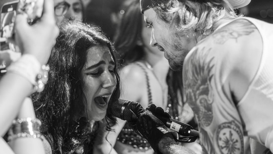 The Canadian singer performed at his chartbusters such as Baby, Peaches, Love Yourself, and Sorry.