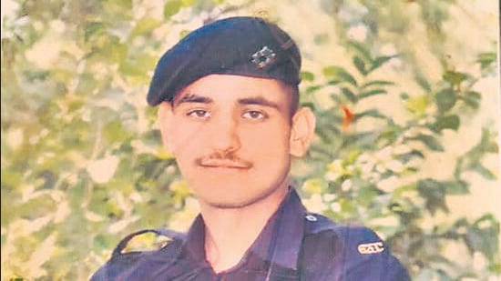 Lance Naik Pradeep Nain, a para commando, was during the Kulgam encounter. (HT Photo)