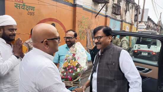 UPCC chief Ajay Rai welcomes Sanjay Raut. (HT)