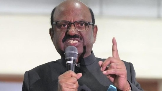 West Bengal governor CV Ananda Bose has alleged that Kolkata police officers were not allowing victims of post-poll violence to meet him.(HT_PRINT) West Bengal governor CV Ananda Bose has alleged that Kolkata police officers were not allowing victims of post-poll violence to meet him.(HT_PRINT)