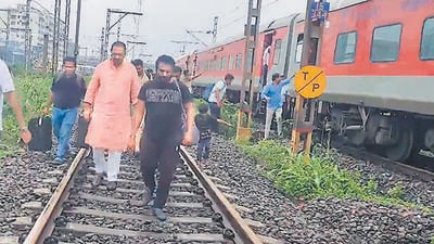 Mumbai rain: Both houses of state legislature adjourned as ministers got stuck Mumbai rain: Both houses of state legislature adjourned as ministers got stuck
