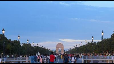 Delhi recorded a minimum temperature of 25.6°C on Monday. (HT PHOTO) Delhi recorded a minimum temperature of 25.6°C on Monday. (HT PHOTO)