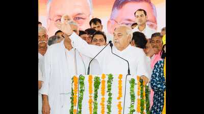 Former chief minister Bhupinder Singh Hooda told party workers that tickets will be given as per survey and winning ability will be the criteria while selecting the candidates during party workers’ meeting in Bhiwani and Charkhi Dadri on Monday. (HT Photo) Former chief minister Bhupinder Singh Hooda told party workers that tickets will be given as per survey and winning ability will be the criteria while selecting the candidates during party workers’ meeting in Bhiwani and Charkhi Dadri on Monday. (HT Photo)