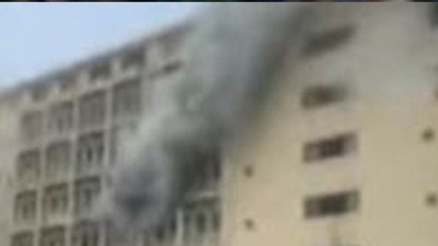 Karachi stock exchange fire: Fire brigade vehicles were working to extinguish the flames. Karachi stock exchange fire: Fire brigade vehicles were working to extinguish the flames.