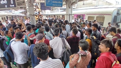 Due to heavy rain, local trains are running late. Commuters are seen waiting at the Thane station (HT Photo) Due to heavy rain, local trains are running late. Commuters are seen waiting at the Thane station (HT Photo)