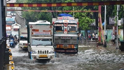 Heavy vehicles wade through the waterlogged road at Sion, in Mumbai on Monday. ((HT Photo by Bhushan Koyande)) Heavy vehicles wade through the waterlogged road at Sion, in Mumbai on Monday. ((HT Photo by Bhushan Koyande))