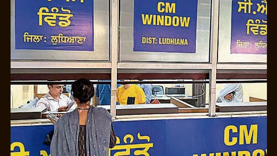 A resident at the newly established CM window in Ludhiana. (HT Photo)