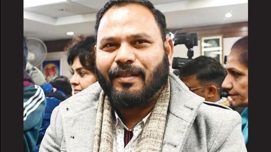 Chandigarh mayor Kuldeep Kumar Dhalor supported the proposal, stating, “I believe, lighting in back lanes is important for public safety. The agenda will be discussed in the House, where councillors will take a call on it.” (HT File Photo)