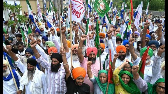 Farmers raise slogans against the Central government outside the residence of MP Gurjeet Singh Aujla in Amritsar. (AFP)