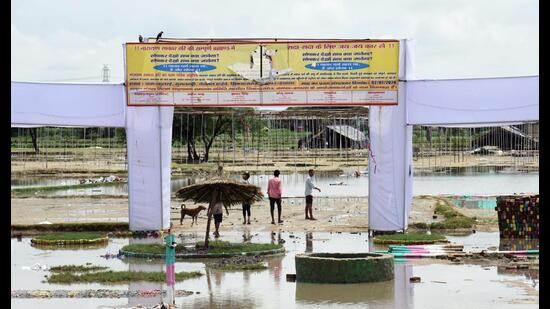 Hathras India - July 04 2024: People looking towards the pandal at the spot after the incident at Hathras Sikandra Rao Satya Sangh. in Hathras , India on Thursday, July 04 2024. (Photo by Sakib Ali/Hindustan Times)