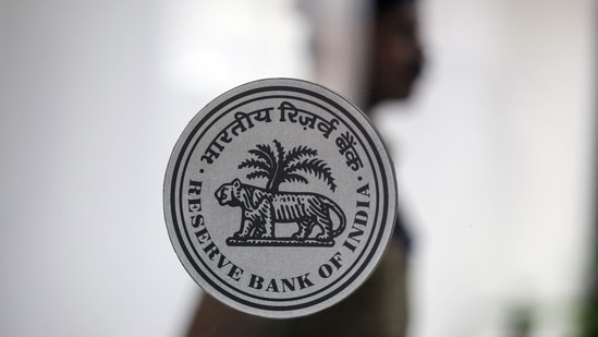 Logo for the Reserve Bank of India (RBI) in Mumbai (Bloomberg)