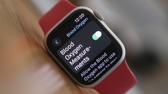 This illustration photo shows an Apple Watch 9 displaying the blood-oxygen level detection settings (Photo by Chris DELMAS / AFP)