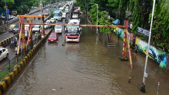 India Meteorological Department (IMD) has predicted that heavy rain will continue in Mumbai and other parts of Maharashtra for the next 3 days, till July 10.(HT Photo)