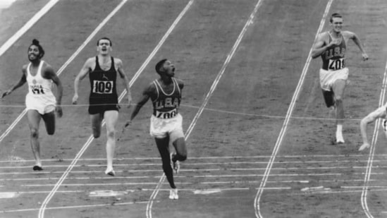 Milkha Singh (L) in the 400m final at the Rome 1960 Olympics.(Getty Images)