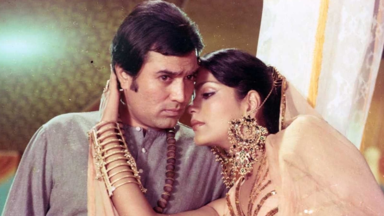 Zeenat Aman recalls being ‘intimidated’ in the presence of Rajesh Khanna, would mug up her lines: He was a phenomenon - Hindustan Times