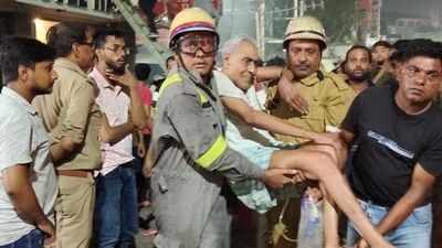 32 people trapped inside the building were safely evacuated (HT Photo)