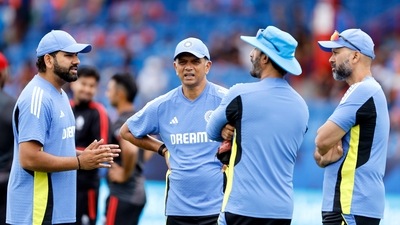 Former India head coach Rahul Dravid, batting coach Vikram Rathour, bowling coach Paras Mhambrey and captain Rohit Sharma in conversation (ANI) Former India head coach Rahul Dravid, batting coach Vikram Rathour, bowling coach Paras Mhambrey and captain Rohit Sharma in conversation (ANI)