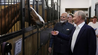 Putin and Modi visit a stable during an informal meeting at Novo-Ogaryovo residence.&nbsp; (AP)