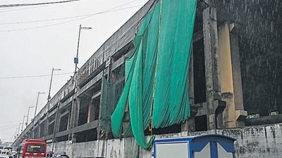 After the July 5 slab collapse, the PWD’s building construction department wrote to HCPL to ensure it clears all the fallen slabs and submits a compliance report with photographs at the earliest. (Raju Shinde/HT Photo)