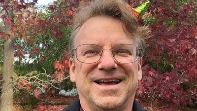Apple was incorporated in 1977 by Steve Jobs and Steve 'Woz' Wozniak, after which Chris Espinosa became an official employee- employee number 8 of the company. Apple was incorporated in 1977 by Steve Jobs and Steve 'Woz' Wozniak, after which Chris Espinosa became an official employee- employee number 8 of the company.