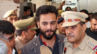 **EDS: FILE IMAGE** Gurugram: In this Sunday, March 23, 2024 file photo, Youtuber Elvish Yadav being produced in a court, in Gurugram. The Enforcement Directorate has filed a money laundering case against YouTuber Siddharth Yadav alias Elvish Yadav and some others under the charge of suspected use of snake venom as a recreational drug in parties he hosted, official sources said Saturday. (PTI Photo)(PTI05_04_2024_000013B) (PTI) **EDS: FILE IMAGE** Gurugram: In this Sunday, March 23, 2024 file photo, Youtuber Elvish Yadav being produced in a court, in Gurugram. The Enforcement Directorate has filed a money laundering case against YouTuber Siddharth Yadav alias Elvish Yadav and some others under the charge of suspected use of snake venom as a recreational drug in parties he hosted, official sources said Saturday. (PTI Photo)(PTI05_04_2024_000013B) (PTI)