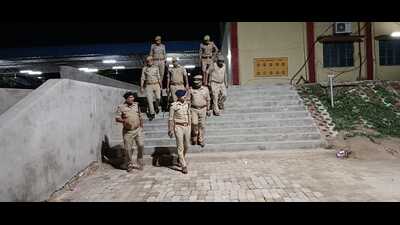 Police officials carrying out checking drive at railway stations and bus stands to identify vagabond criminal gangs under ‘Operation Moon’ in Prayagraj (HT photo) Police officials carrying out checking drive at railway stations and bus stands to identify vagabond criminal gangs under ‘Operation Moon’ in Prayagraj (HT photo)