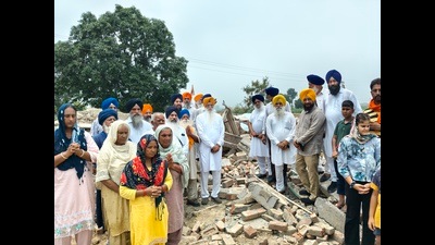 The SGPC delegation meeting the families in Karnal’s Amupur village. According to the sarpanch, the houses were illegally built on a panchayat land (HT Photo)