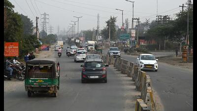 The construction of an elevated road between Hero Honda Chowk and Umang Bhardwaj Chowk will start soon, officials said. (Parveen Kumar/HT Photo) The construction of an elevated road between Hero Honda Chowk and Umang Bhardwaj Chowk will start soon, officials said. (Parveen Kumar/HT Photo)