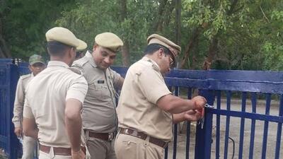 The district administration officials, forest officials and police personnel were present at the time of sealing on Tuesday. (HT Photo) The district administration officials, forest officials and police personnel were present at the time of sealing on Tuesday. (HT Photo)