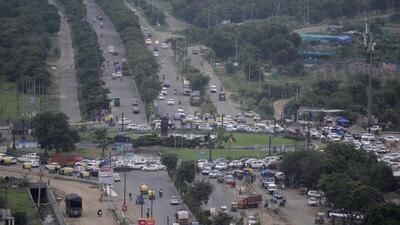 Traffic heading towards the Delhi-Meerut Expressway, Crossings Republik and Greater Noida converges at Gaur Chowk and snarls are a common sight there. (HT Archive) Traffic heading towards the Delhi-Meerut Expressway, Crossings Republik and Greater Noida converges at Gaur Chowk and snarls are a common sight there. (HT Archive)