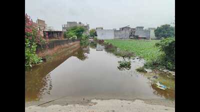 Water-logging in Arjunganj area of Lucknow on Tuesday (HT Photo) Water-logging in Arjunganj area of Lucknow on Tuesday (HT Photo)