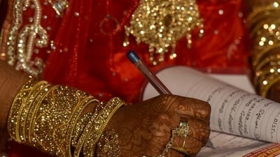 UP: 11 married women take money from Centre's Awas Yojana, run away with lovers: Reports (HT file for representation) UP: 11 married women take money from Centre's Awas Yojana, run away with lovers: Reports (HT file for representation)