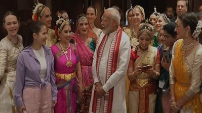 Prime Minister Narendra Modi interacts with members of Russian Cultural Troupe in Moscow. (ANI) Prime Minister Narendra Modi interacts with members of Russian Cultural Troupe in Moscow. (ANI)