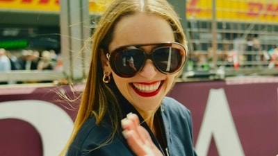 The Game of Thrones star rocked her new blonde highlights, and waved at the cameras. 