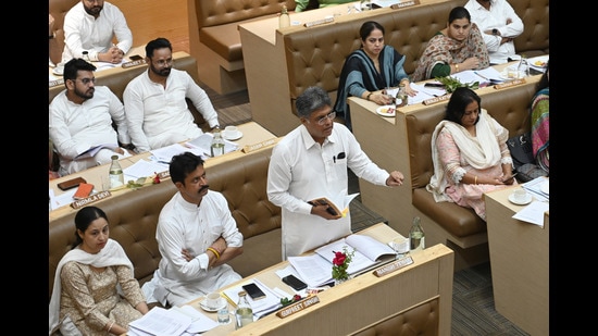 Addressing the MC House, MP Manish Tewari termed Chandigarh administration’s decision to reject approved MC resolutions without serving a notice illegal. (HT Photo)