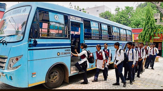 Students of School of Eminence, Jawahar Nagar, boarding a bus. (Manish/HT)