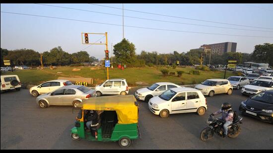 The 1.6 km-long flyover is to be built from near the GMCH-32 roundabout up to the railway overbridge on Dakshin Marg after passing over Tribune Chowk, Chandigarh. (HT Photo)