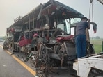 UP: 18 killed, 17 injured as bus from Bihar to Delhi rams into milk tanker on Lucknow-Agra Expressway in Unnao UP: 18 killed, 17 injured as bus from Bihar to Delhi rams into milk tanker on Lucknow-Agra Expressway in Unnao