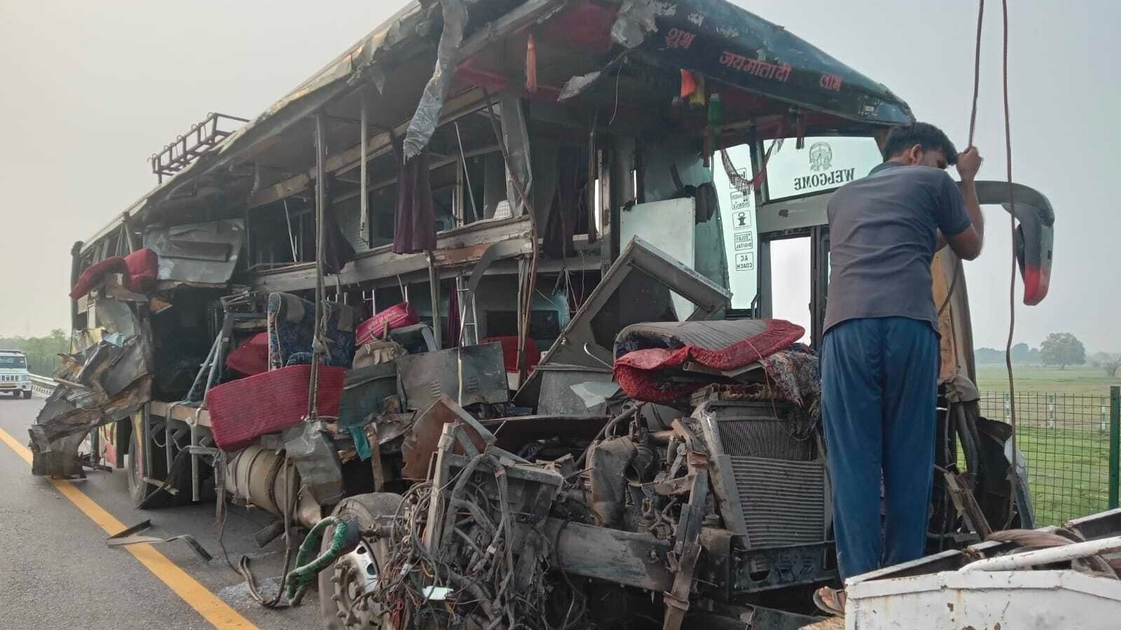 UP: 18 killed, 19 injured as bus from Bihar to Delhi rams into milk tanker on Lucknow-Agra Expressway in Unnao