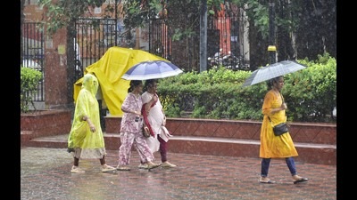 Commuters making their way through the monsoon rain in Amritsar, India, on Wednesday. (Sameer Sehgal/HT)