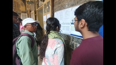 Comparing the cut-off lists, prominent colleges like Brihan Maharashtra College of Commerce (BMCC) which had 476 cut-offs in the first round have now increased to 478 for the commerce stream. (MAHENDRA KOLHE/ HT PHOTO) Comparing the cut-off lists, prominent colleges like Brihan Maharashtra College of Commerce (BMCC) which had 476 cut-offs in the first round have now increased to 478 for the commerce stream. (MAHENDRA KOLHE/ HT PHOTO)