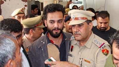 Youtuber Elvish Yadav being produced in a court, in Gurugram. (PTI Photo) (PTI) Youtuber Elvish Yadav being produced in a court, in Gurugram. (PTI Photo) (PTI)