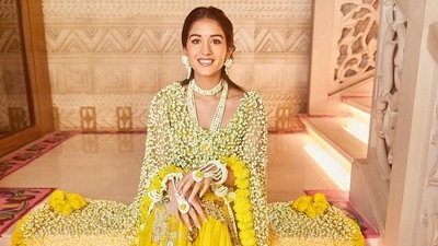 Radhika Merchant in fresh floral jewellery for her Haldi. (Instagram/@floralartbysrishti) Radhika Merchant in fresh floral jewellery for her Haldi. (Instagram/@floralartbysrishti)