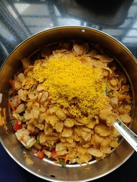 Cornflakes in bhel might sound weird, but adds an extra crunchy surprise (Smitha Kalluraya ) Cornflakes in bhel might sound weird, but adds an extra crunchy surprise (Smitha Kalluraya )