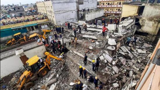 A six-storey building collapsed in Sachin Pali village in Surat on Saturday afternoon killing 7 people (Twitter Photo)