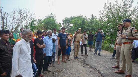 Keeping in mind the floods of last year, Noida police issued the alert on Wednesday, to minimise risk to life. (Sunil Ghosh/HT Photo)