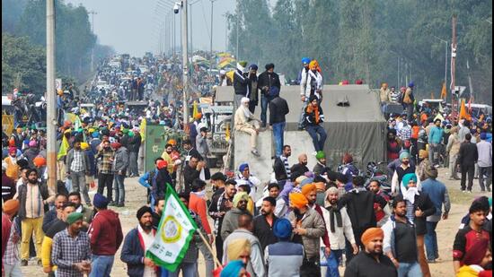 Members of the Punjab farmer unions, who have been sitting at the Shambhu and Khanauri borders with Haryana, since February 13 announced that they will now continue with their march to Delhi to press for their demands. (HT file photo)