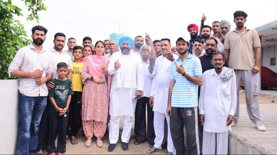Congress candidate Hardeep Singh Bawa with his family and supporters in Nalagarh on Wednesday. (HT Photo) Congress candidate Hardeep Singh Bawa with his family and supporters in Nalagarh on Wednesday. (HT Photo)